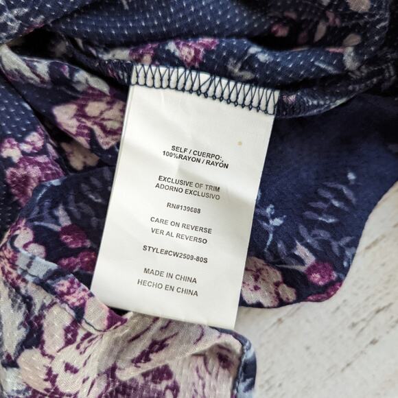 Coco + Jaimeson Navy Floral Peasant Top Sz Small New - Picture 7 of 8